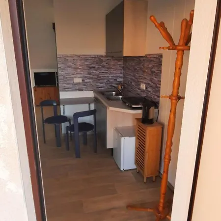 Apartment Apartment, Gaestezimmer, Monteurstudio *